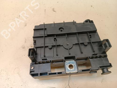 Used Fuse box Fuse box 37866382 37866382