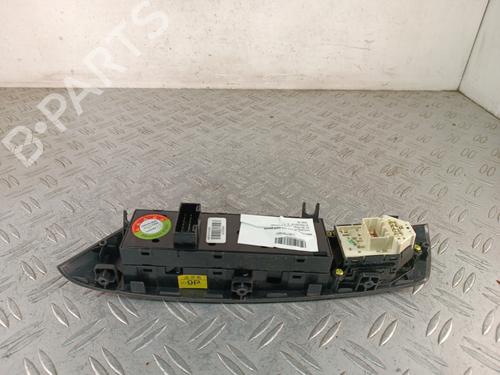 Pulsantiera anteriore sinistra Pulsantiera anteriore sinistra HYUNDAI ix35 (LM, EL, ELH) 1.7 CRDi (116 hp) 36237736 36237736