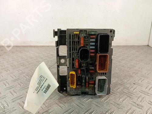 Used Fuse box Fuse box 39582899 39582899
