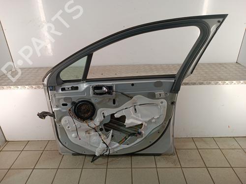 Puerta delantera derecha Puerta delantera derecha 38722476 38722476