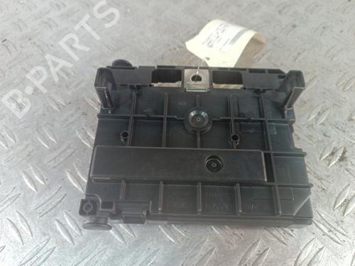 Used Fuse box Fuse box 37632608 37632608
