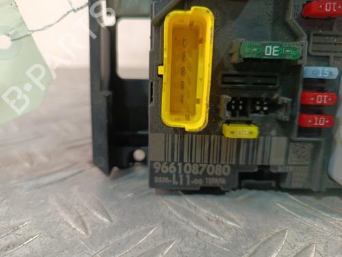 Used Fuse box Fuse box 39079370 39079370
