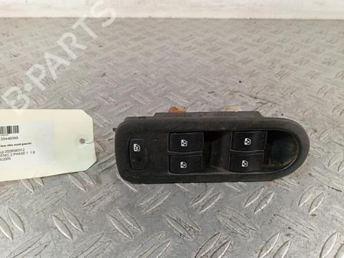 Used Left front window switch Left front window switch RENAULT GRAND SCÉNIC II (JM0/1_) 1.9 dCi (JM0G, JM12, JM1G, JM2C) (120 hp) 40174480 40174480