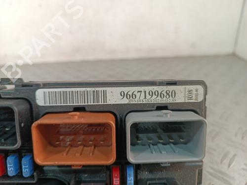 Used Fuse box Fuse box 38563406 38563406