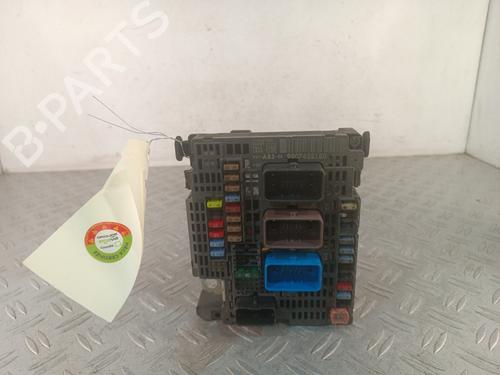 Used Fuse box Fuse box 37157197 37157197