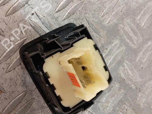 Used Left front window switch Left front window switch DACIA SANDERO II TCe 90 (B8M1, B8MA, B8AC) (90 hp) 34318965 34318965