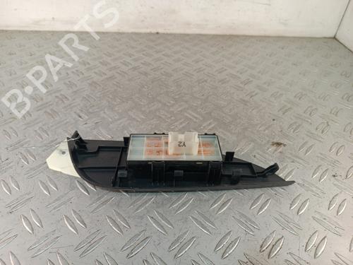 right-front-window-switch-nissan-pulsar-hatchback-c13-2014-34632416 main image
