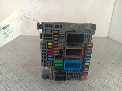 Used Fuse box Fuse box 37230332 37230332