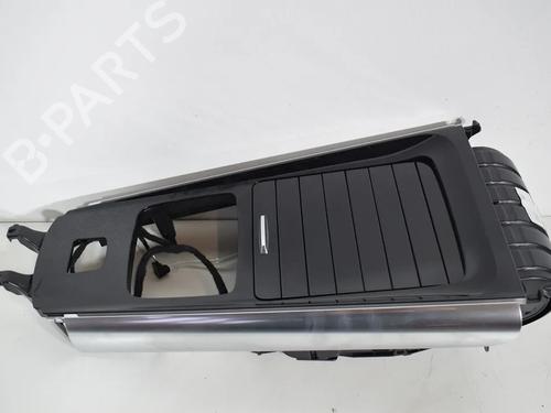Console central Console central MERCEDES-BENZ B-CLASS Sports Tourer (W247) B 200 d 4-matic (247.013) (150 hp) 36136459 36136459