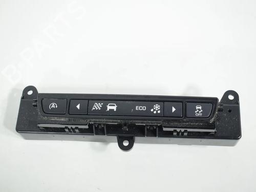switch-jaguar-xe-x760-2015-39501821 main image