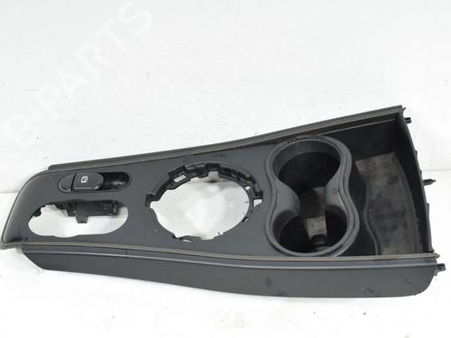 Kopholder/Genstandsholder Kopholder/Genstandsholder MINI MINI COUNTRYMAN (F60) Cooper D ALL4 (150 hp) 36854523 36854523