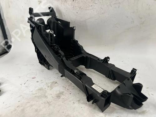 Midtkonsoll Midtkonsoll LAND ROVER DISCOVERY III (L319) 2.7 TD 4x4 (190 hp) 36271614 36271614
