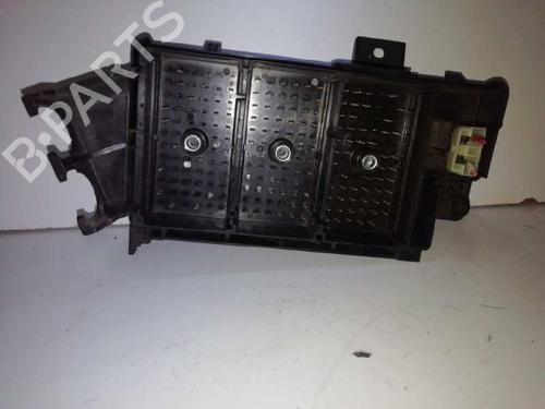 Used Fuse box HYUNDAI TRAJET (FO) 2.0 CRDi (125 hp) 7058309