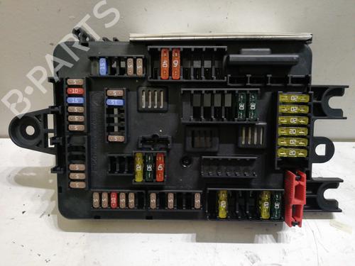 Boîte à Fusibles BMW 1 (F20) 118 d (143 hp) 7177855