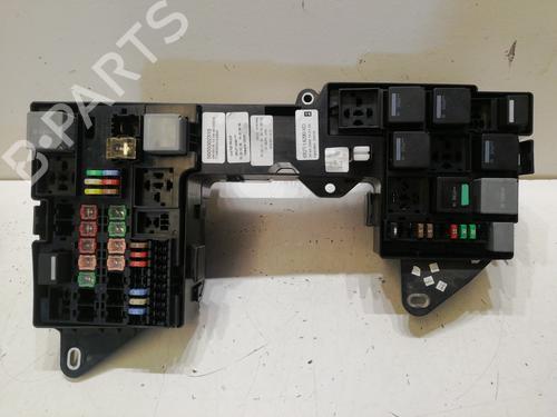 Used Fuse box JAGUAR XF I (X250) 2.7 D (207 hp) 8106865