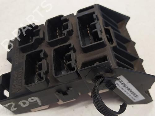 Used Fuse box TOYOTA AVENSIS Estate (_T25_) 2.0 D-4D (CDT250_, CDT250R) (116 hp) 18087763