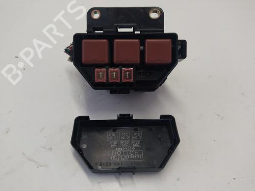 Used Fuse box TOYOTA RAV 4 II (_A2_) [2000-2005]  10415217