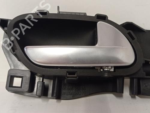 Used Rear right interior door handle Rear right interior door handle 37151663 37151663