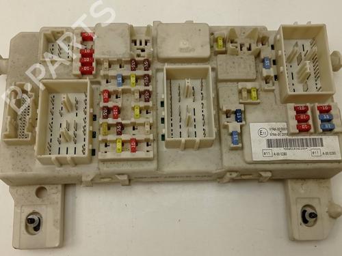 Used Fuse box Fuse box 36885299 36885299