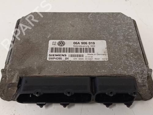 Used Engine control unit (ECU) SEAT LEON (1M1) 1.6 16 V (105 hp) 7092472