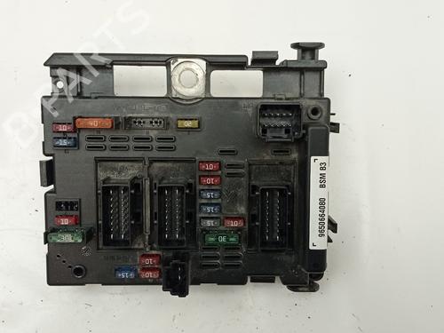 Used Fuse box Fuse box CITROËN XSARA (N1) 2.0 HDi 90 (90 hp) 33185861 33185861