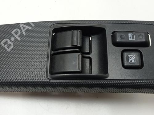 Used Left front window switch TOYOTA COROLLA Verso (ZER_, ZZE12_, R1_) 2.0 D-4D (CUR10_, CUR10R) (116 hp) 31589946