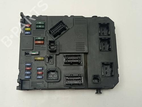 Used Fuse box Fuse box 37438264 37438264