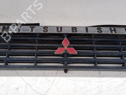 Used Grille MITSUBISHI PAJERO I Canvas Top (L04_G) 2.5 TD (L044G, L049G) (95 hp) 7882463