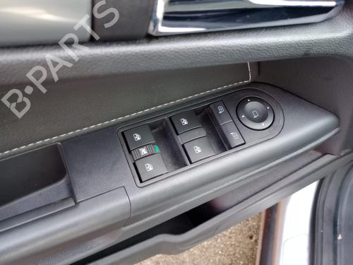 Used Left front window switch OPEL ASTRA H (A04) [2004-2014]  31979366