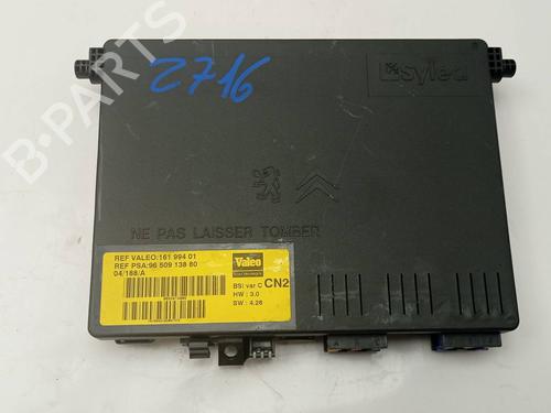 Used Fuse box Fuse box 38301832 38301832