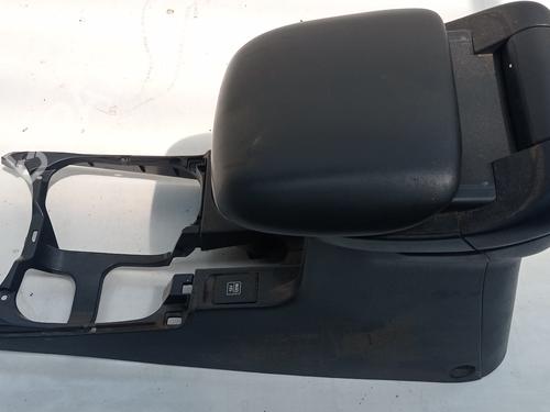 Armrest / Center console SUZUKI GRAND VITARA I (FT, HT) 2.0 HDI 110 4x4 (SQ 420D, TD82V) (109 hp) 13636457