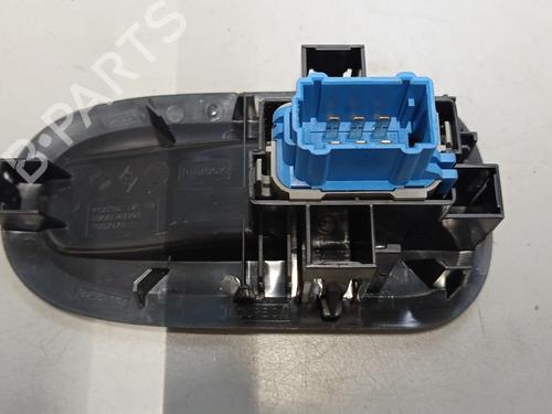 Right front window switch RENAULT MASTER III Van (FV) 2.3 dCi 100 RWD (FV0B) (101 hp) 15467944