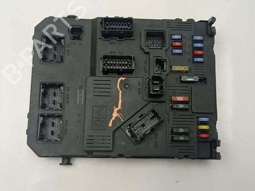 Used Fuse box Fuse box 37424866 37424866