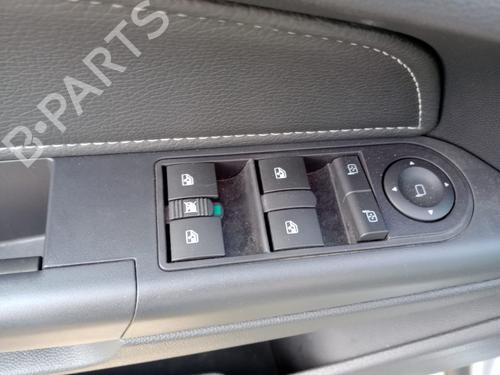 Used Left front window switch Left front window switch OPEL ASTRA H (A04) [2004-2014] 35978840 35978840