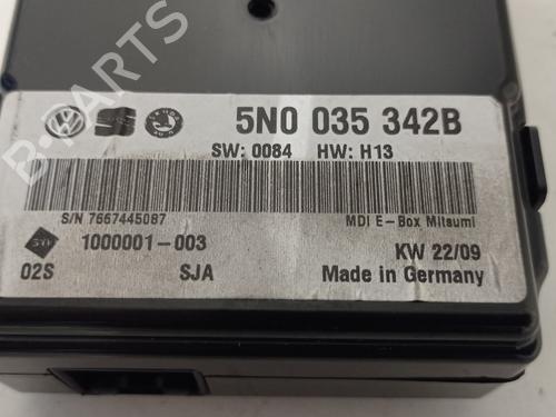 Used Radio VW GOLF VI (5K1) [2008-2014]  28073034