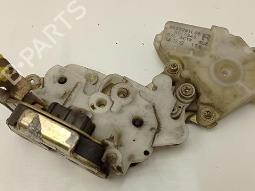 Used Front right lock NISSAN TERRANO II (R20) [1992-2007]  25824061