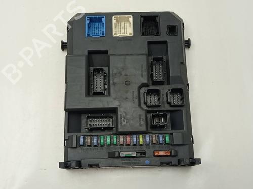 Used Fuse box Fuse box 37023684 37023684