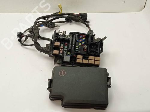 Used Fuse box Fuse box 39070215 39070215