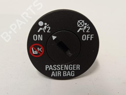 Używane Przełącznik OPEL MOKKA / MOKKA X (J13) 1.6 CDTI (_76) (136 hp) 30909150