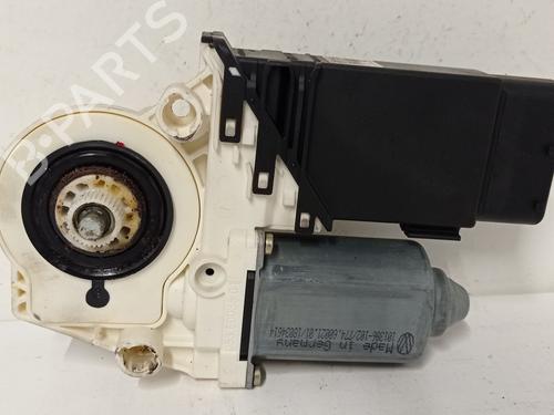 Rudehejsemotor forskærm højre SEAT LEON (1M1) 1.6 16 V (105 hp) 28113349