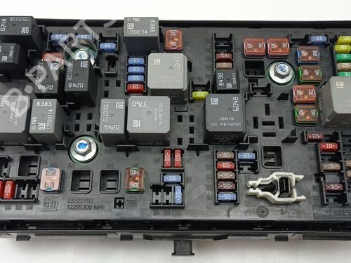 Used Fuse box CHEVROLET CRUZE (J300) 1.6 (124 hp) 25727359