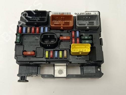 Used Fuse box Fuse box 37027040 37027040