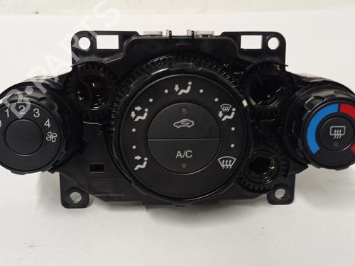 Used Climate control FORD FIESTA VI (CB1, CCN) 1.4 TDCi (70 hp) 30672724