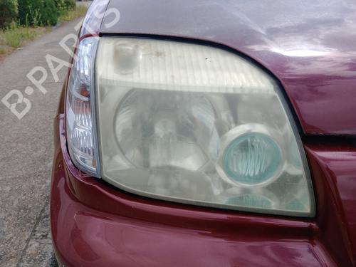 Used Right headlight NISSAN X-TRAIL I (T30) 2.2 Di 4x4 (114 hp) 19257378
