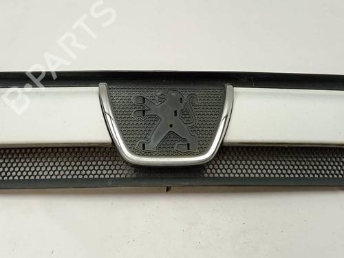 Used Grille Grille 39505162 39505162