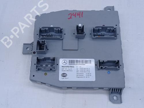 Used Fuse box MERCEDES-BENZ C-CLASS (W205) C 220 BlueTEC / d (205.002, 205.004) (170 hp) 31800386