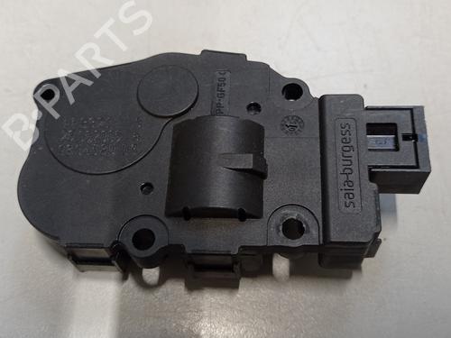 Moteur de trappe à carburant BMW 3 (E90) 320 d (163 hp) 30565041