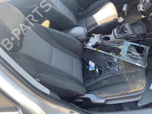 front-left-seatbelt-hyundai-i30-estate-gd-2012-36933468 main image