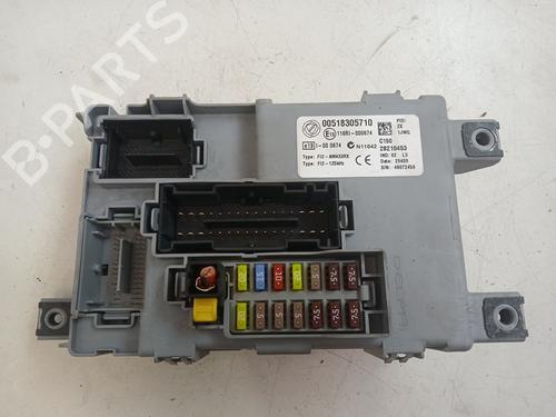 Used Fuse box Fuse box 39494581 39494581