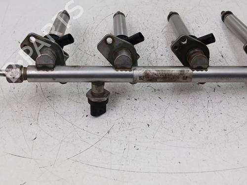 injection-rail-mercedes-benz-a-class-w176-2012-2013-2014-2015-2016-2017-2018-36930502 main image